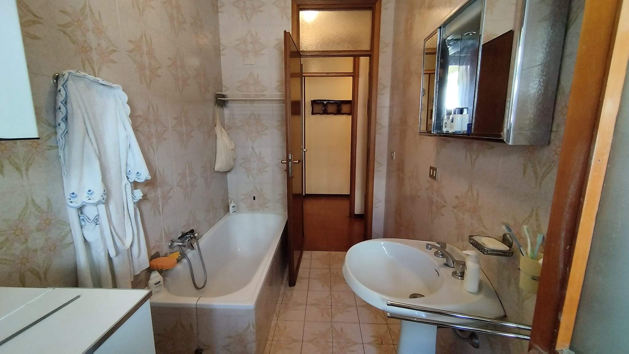 Sanremo, zona Foce, Grazioso Bilocale con Giardino Privato e Box auto