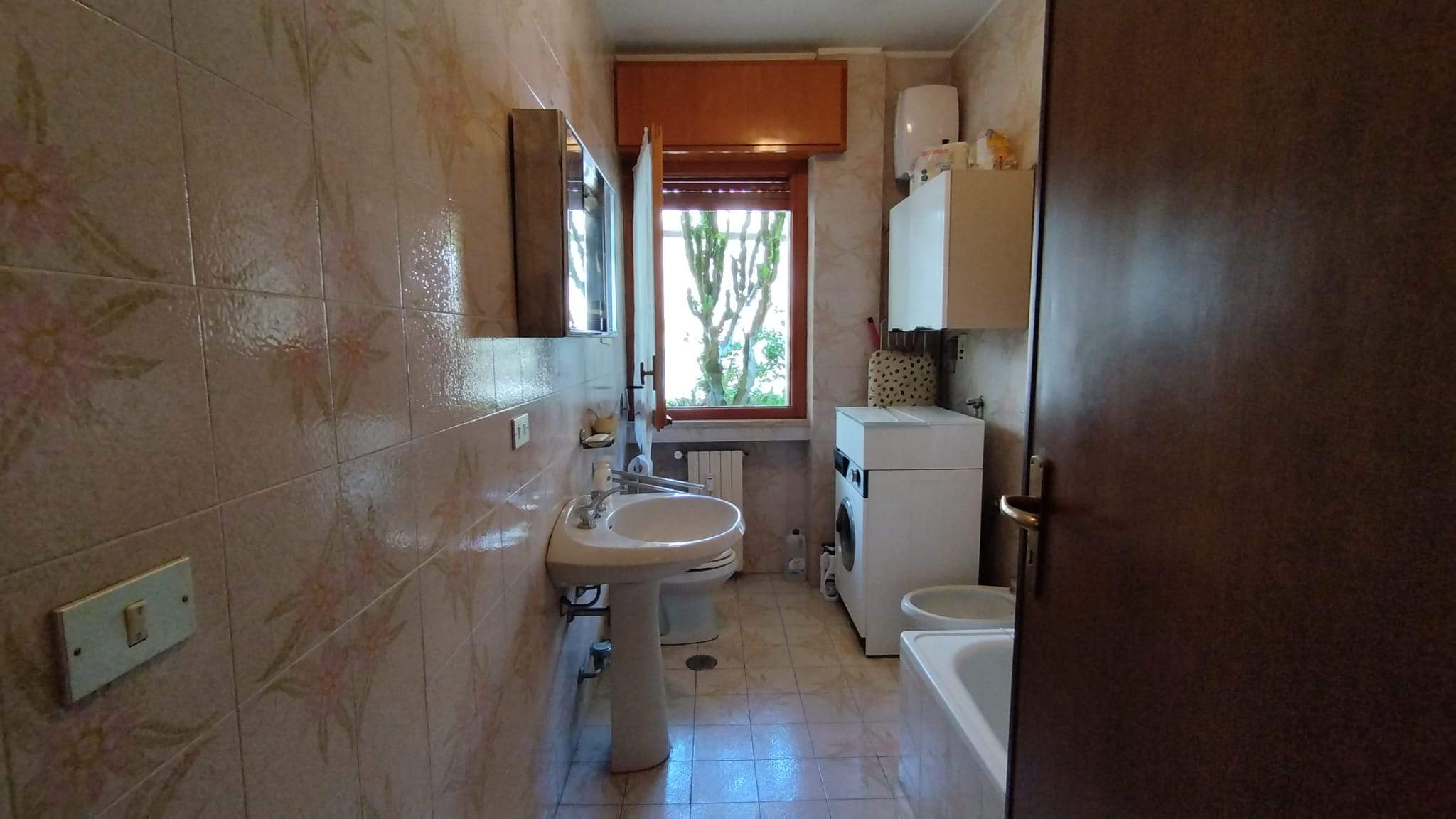 Sanremo, zona Foce, Grazioso Bilocale con Giardino Privato e Box auto