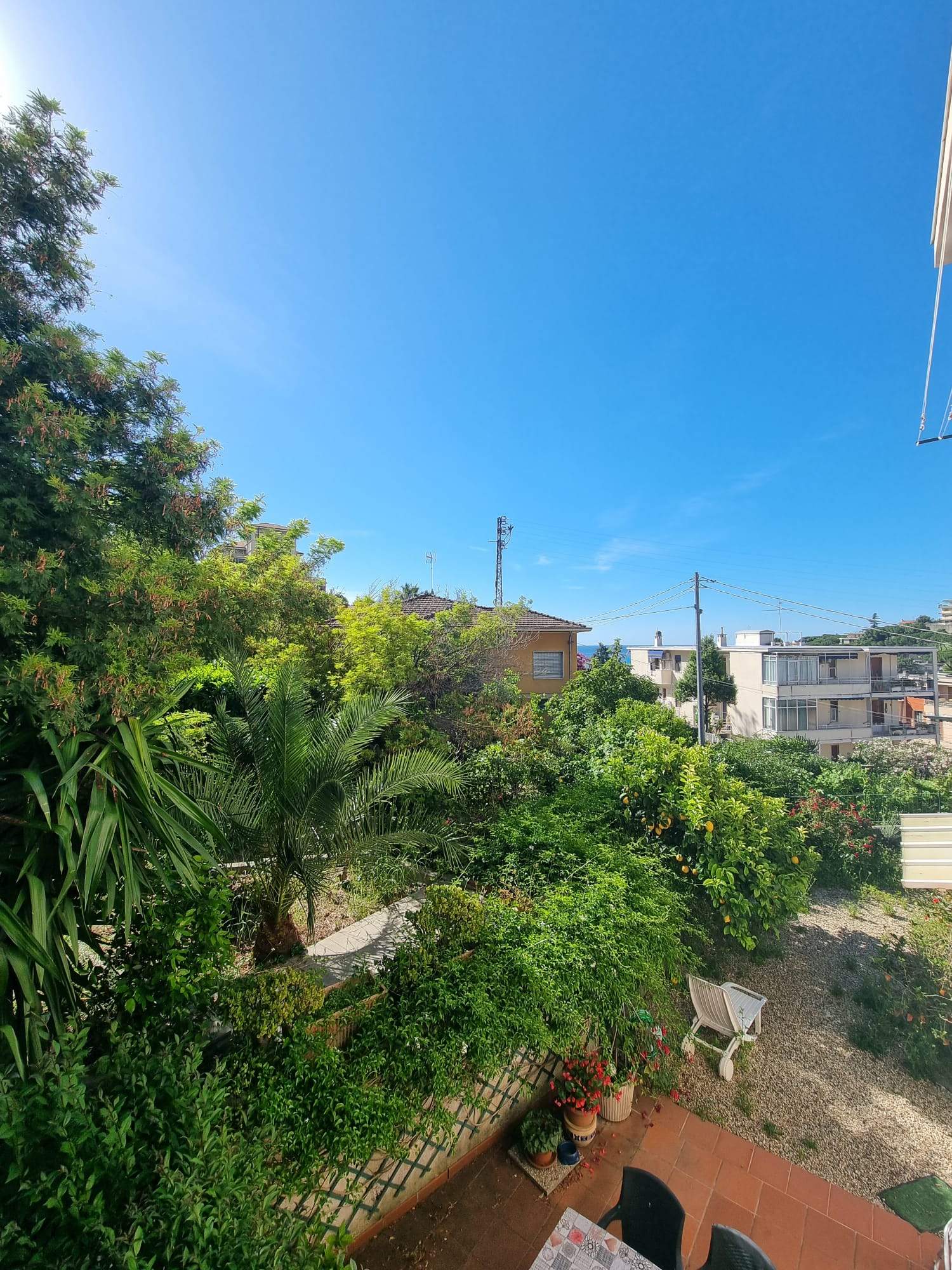 Sanremo, Zona Foce – Trilocale ristrutturato in Corso degli Inglesi (traversa), con balconata e cantina