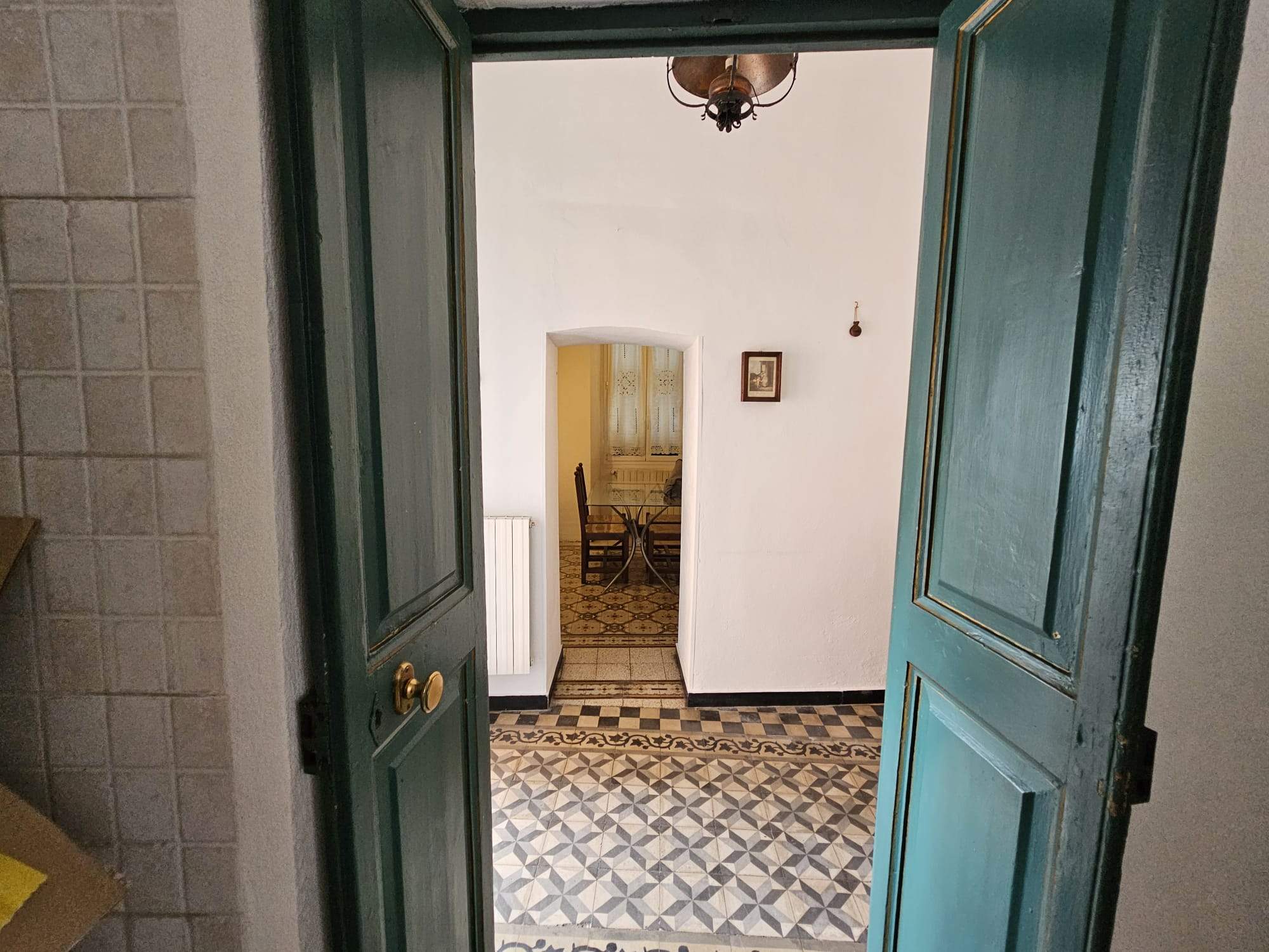 Sanremo: Appartamento in Casa Storica con Vista Mare e Monti