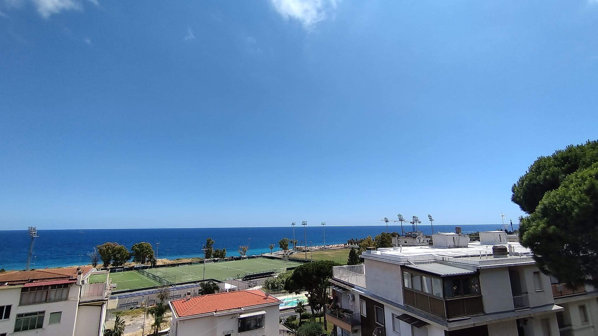 Sanremo, zona Foce, Grazioso Bilocale con Giardino Privato e Box auto