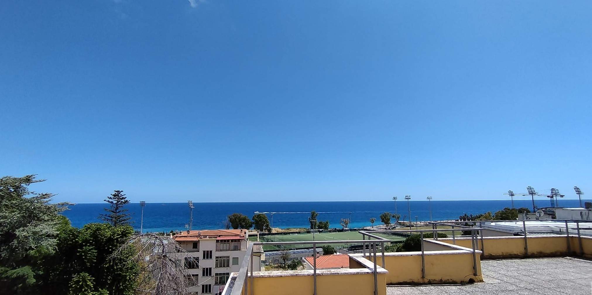 Sanremo, zona Foce, Grazioso Bilocale con Giardino Privato e Box auto