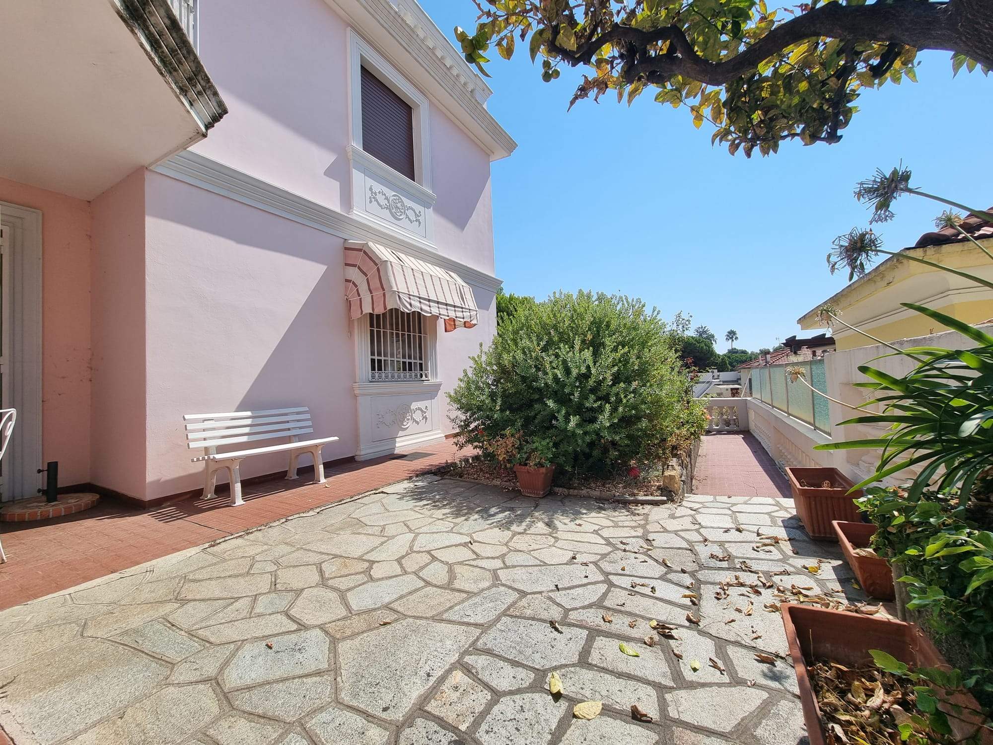 Ospedaletti, zona centrale, Appartamento 211 m² con giardino, box e cantina
