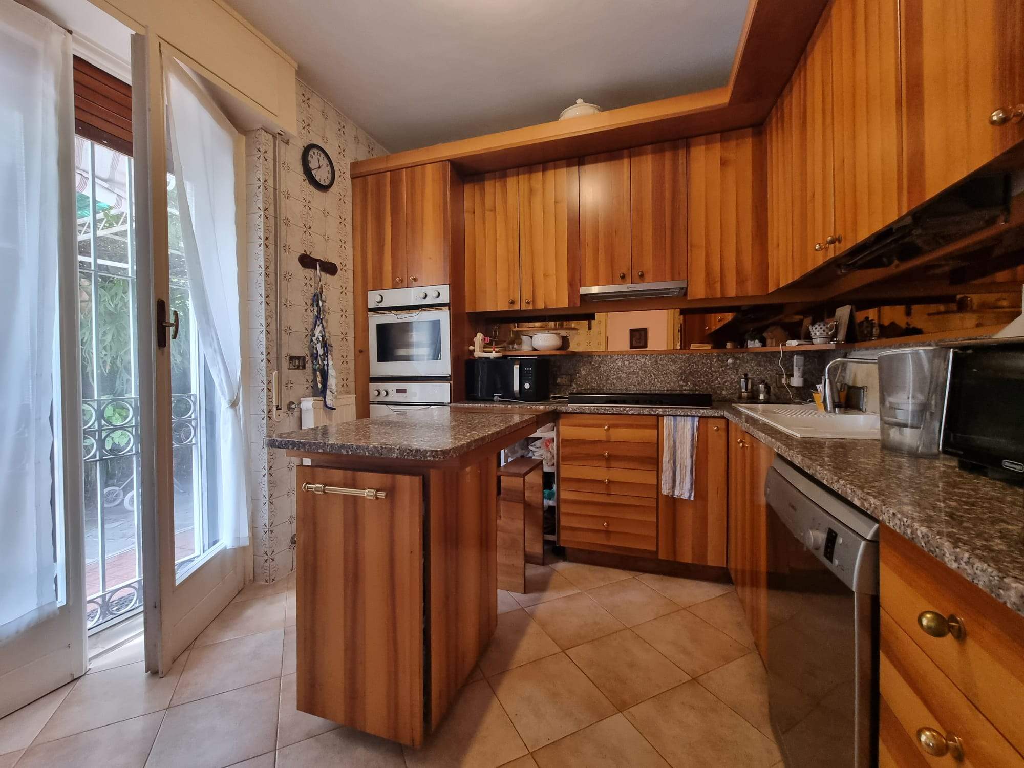 Ospedaletti, zona centrale, Appartamento 211 m² con giardino, box e cantina