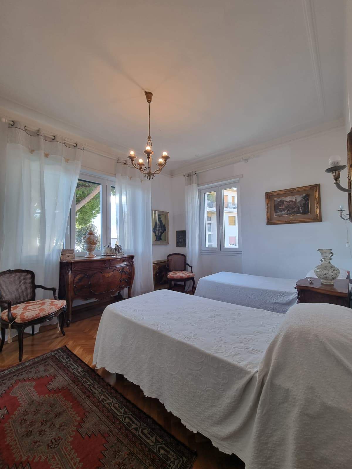 Zona Foce – Villa unifamiliare su 3 livelli con giardino, terrazzo e box auto
