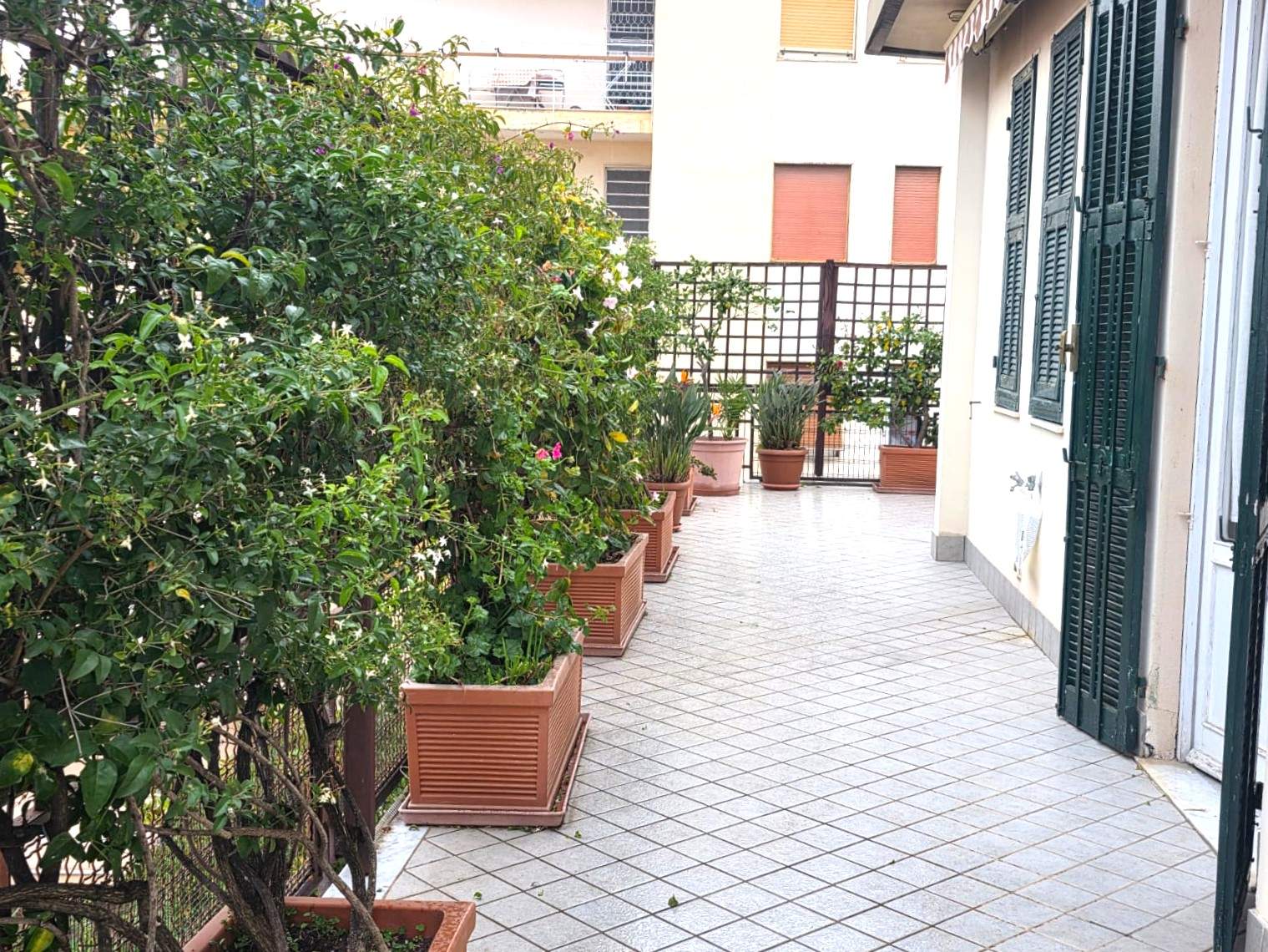 Sanremo, attico in casa indipendente in zona Foce / Solaro, con vista mare e terrazza perimetrale