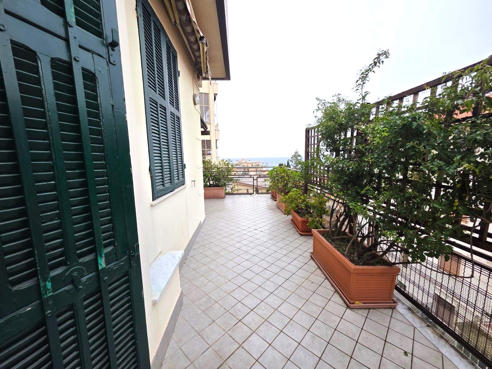 Sanremo, attico in casa indipendente in zona Foce / Solaro, con vista mare e terrazza perimetrale