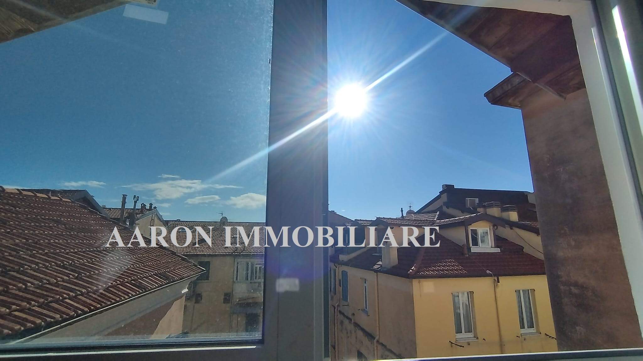 Sanremo, trilocale centralissimo, mansardato, ristrutturato.