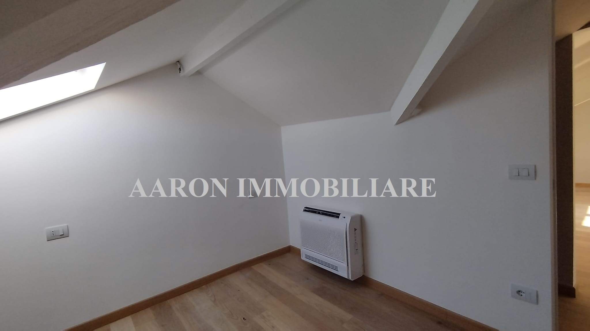 Sanremo, trilocale centralissimo, mansardato, ristrutturato.