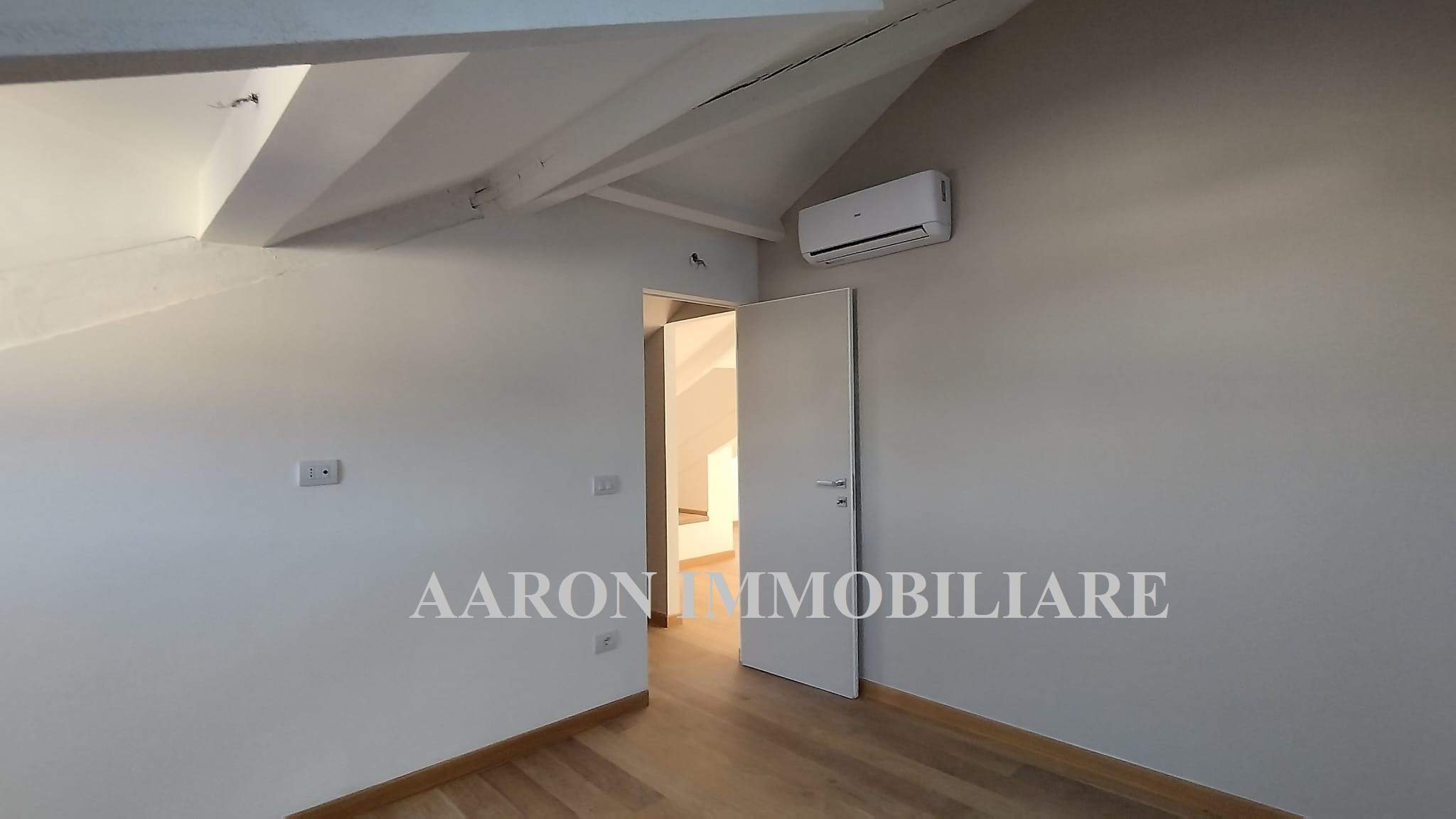Sanremo, trilocale centralissimo, mansardato, ristrutturato.