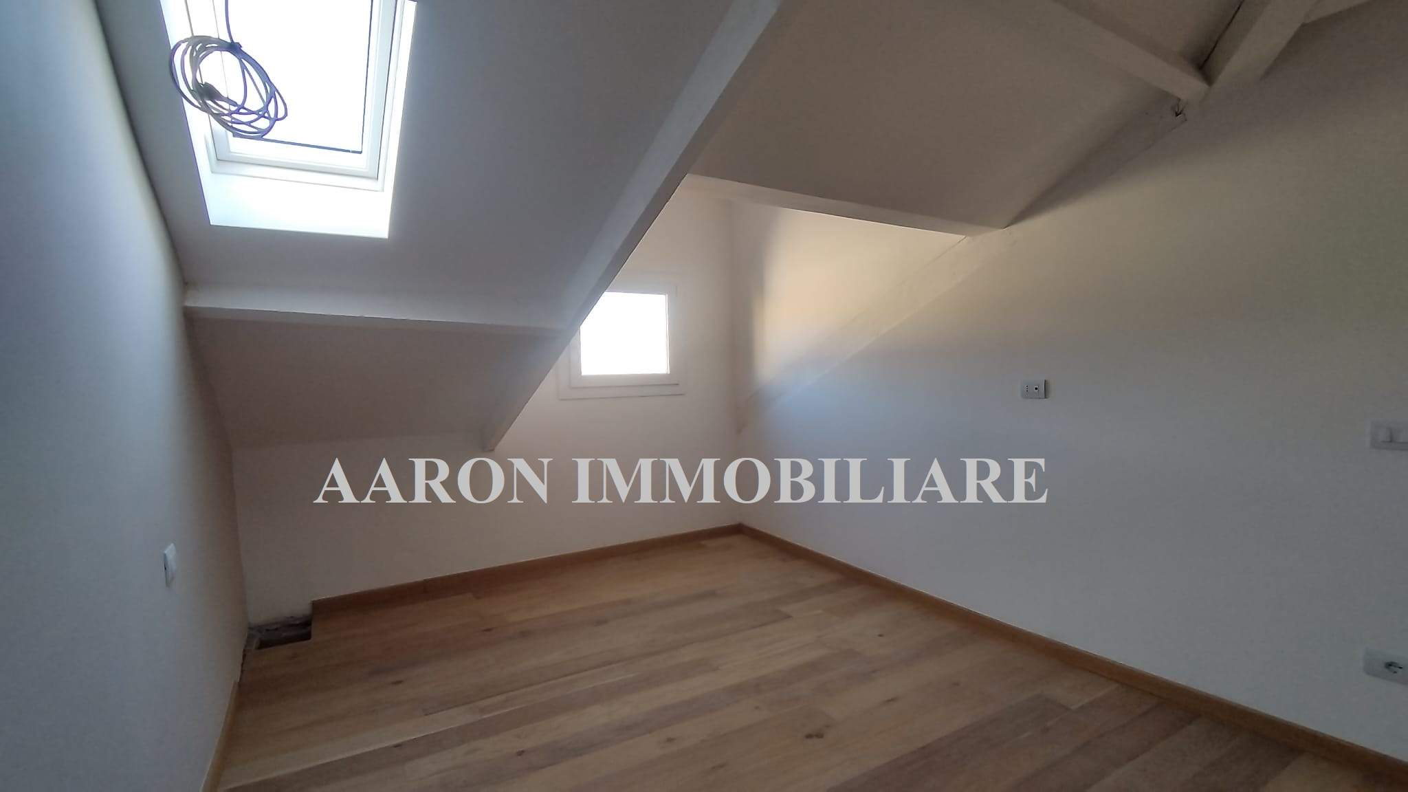 Sanremo, trilocale centralissimo, mansardato, ristrutturato.
