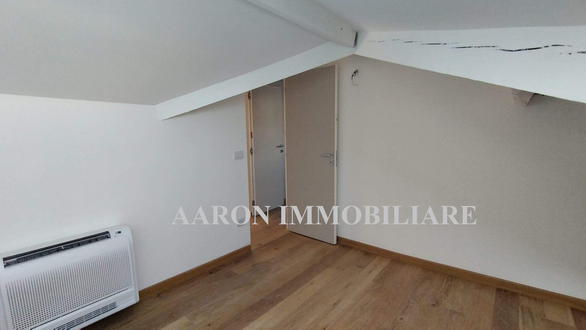 Sanremo, trilocale centralissimo, mansardato, ristrutturato.