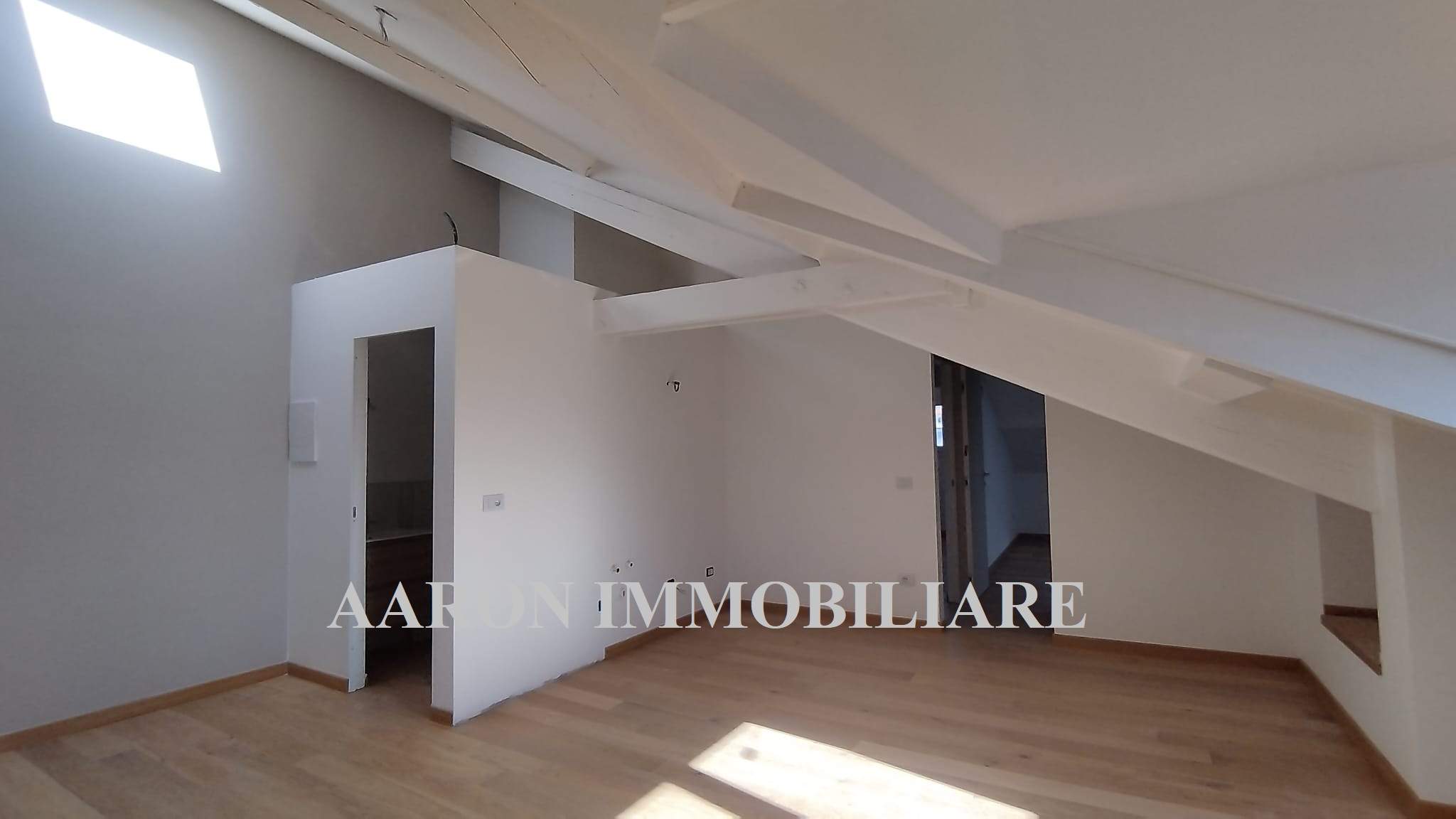 Sanremo, trilocale centralissimo, mansardato, ristrutturato.
