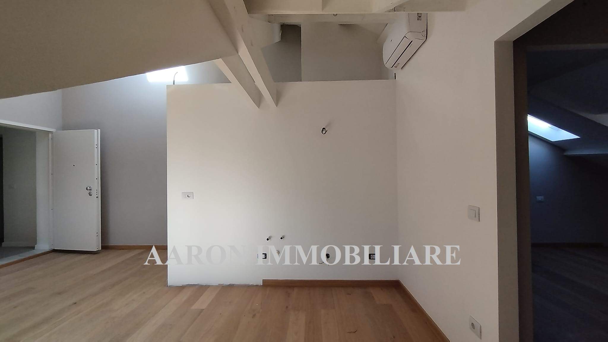 Sanremo, trilocale centralissimo, mansardato, ristrutturato.