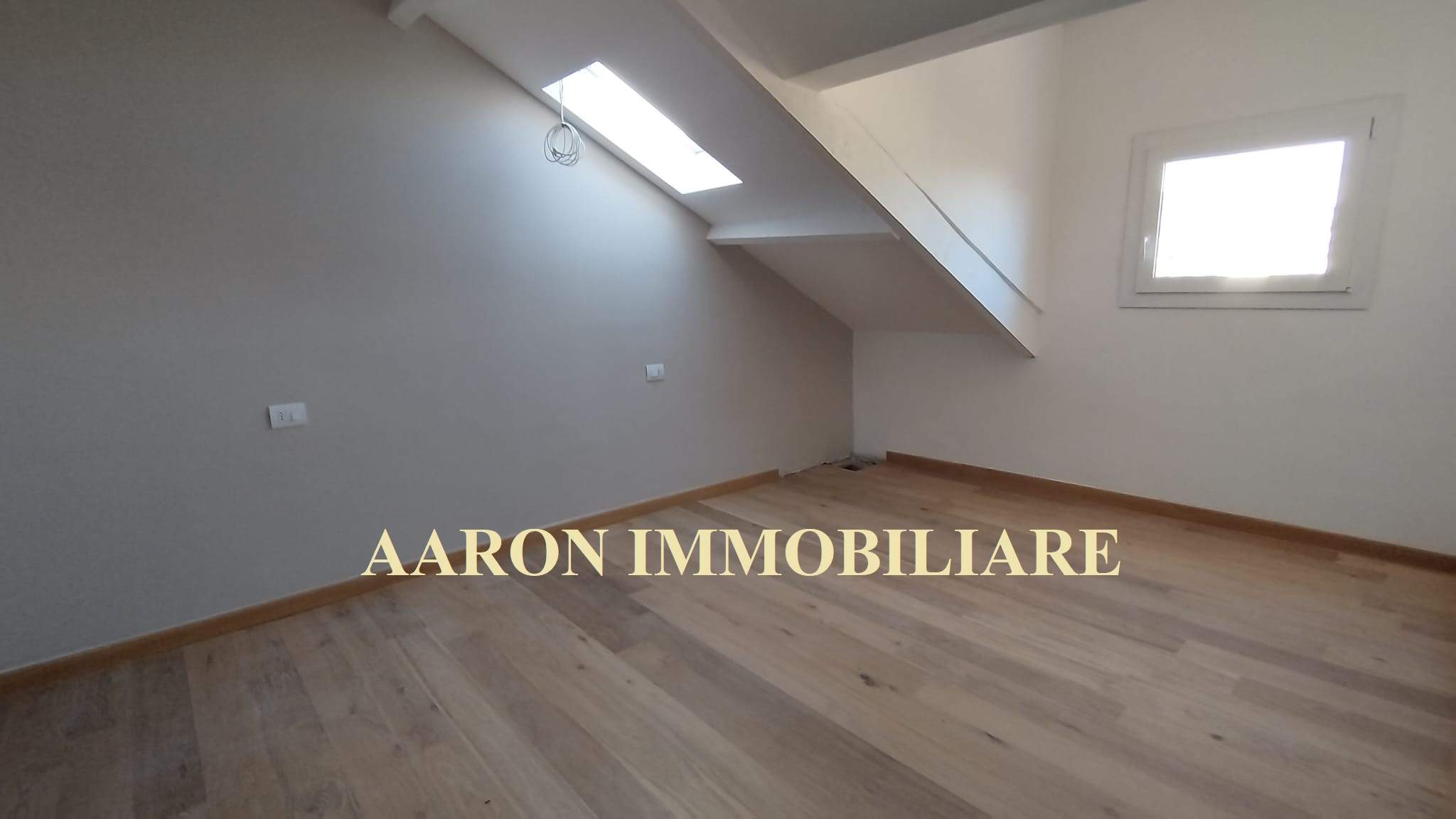 Sanremo, centralissimo, trilocale mansardato,  ristrutturato.
