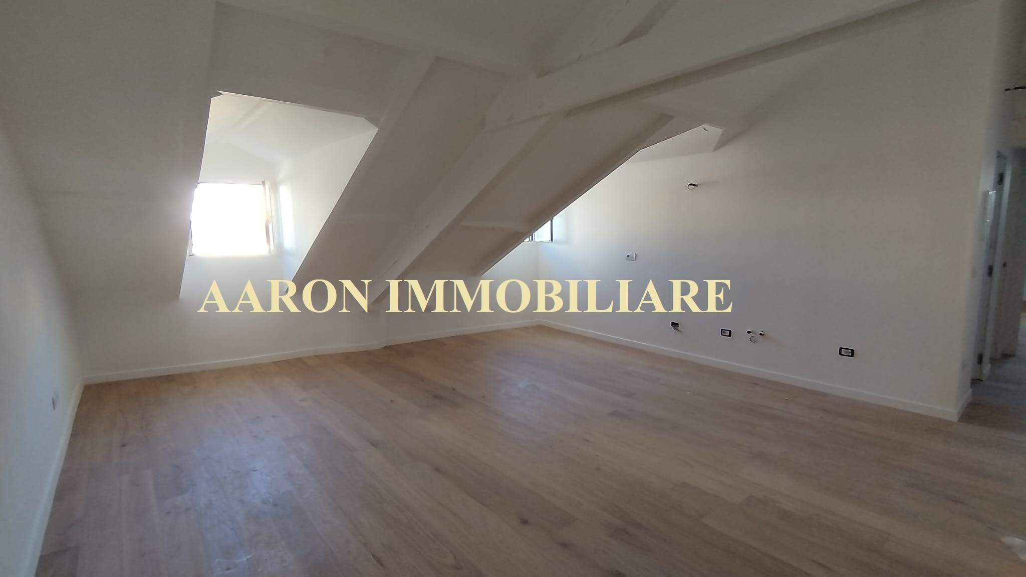 Sanremo, centralissimo, trilocale mansardato,  ristrutturato.