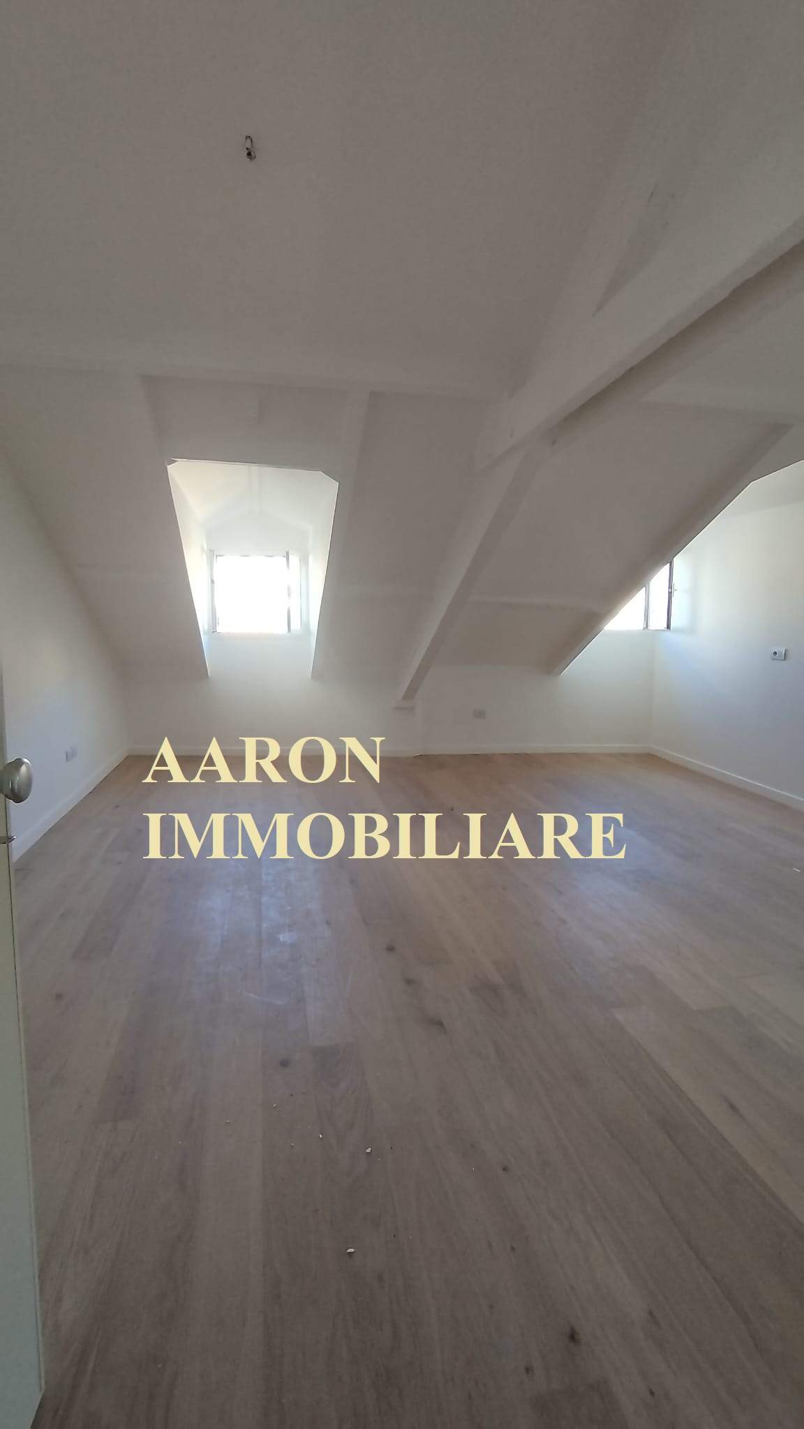 Sanremo, centralissimo, trilocale mansardato,  ristrutturato.