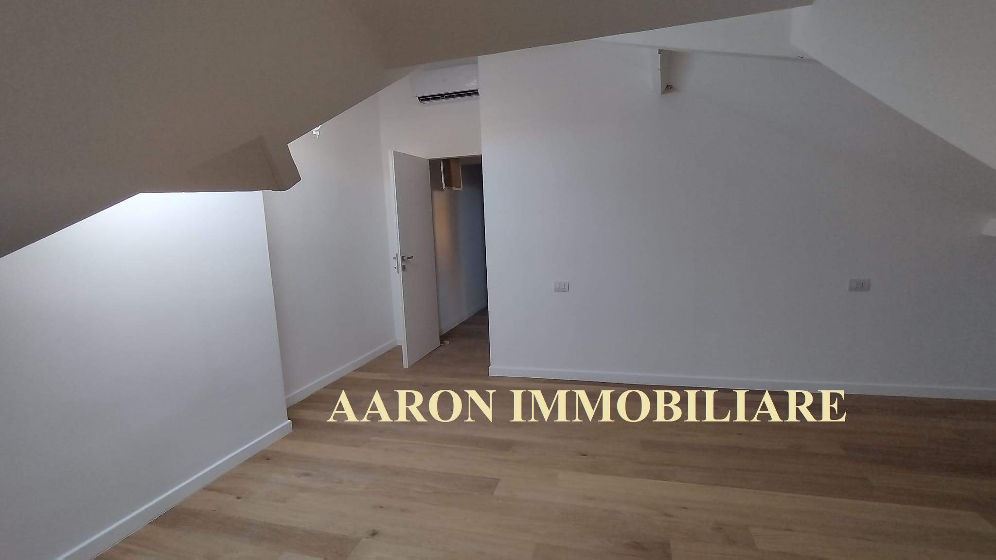 Sanremo, centralissimo, trilocale mansardato,  ristrutturato.