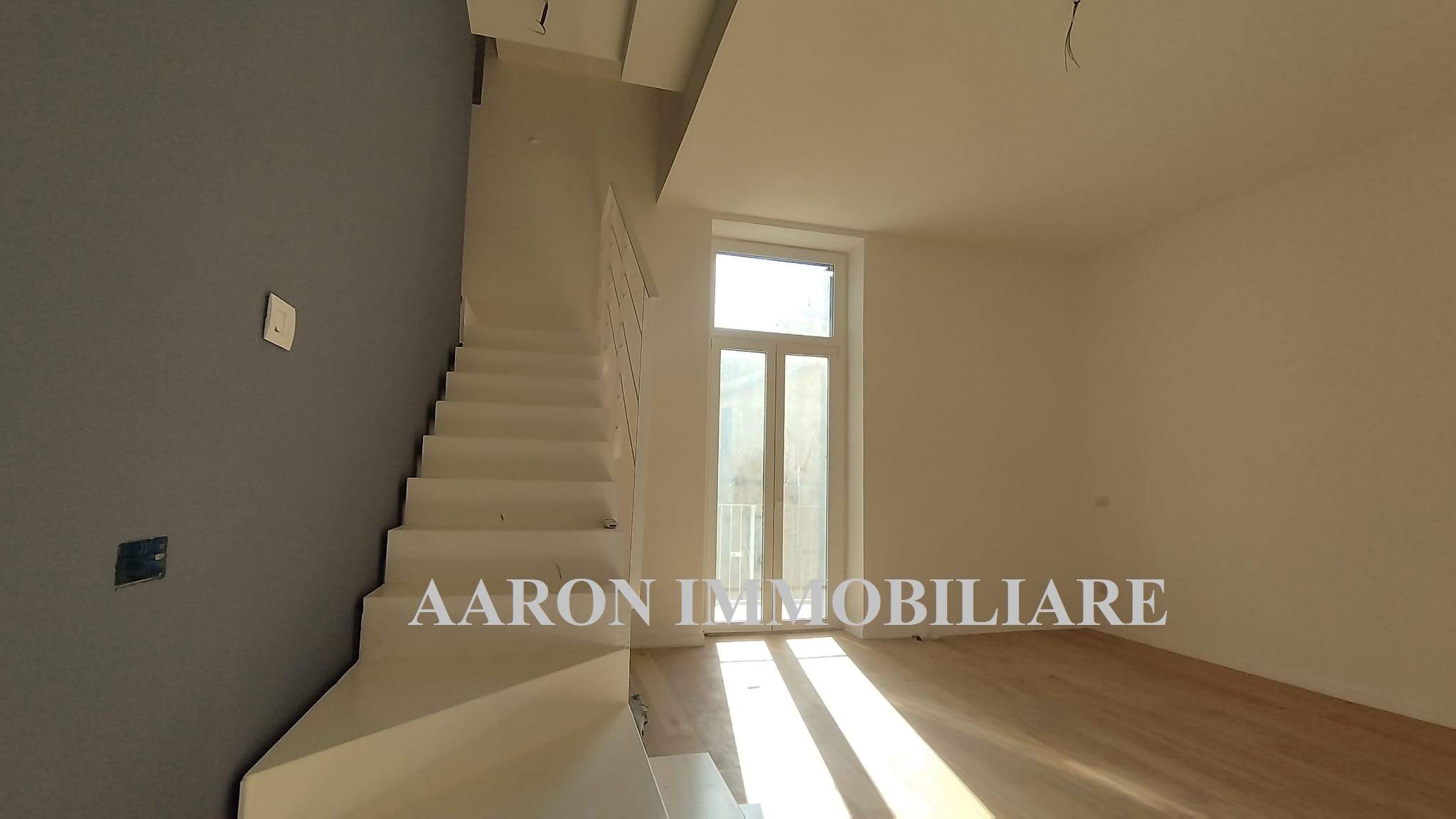 Sanremo, centralissimo, trilocale duplex su due livelli, ristrutturato.