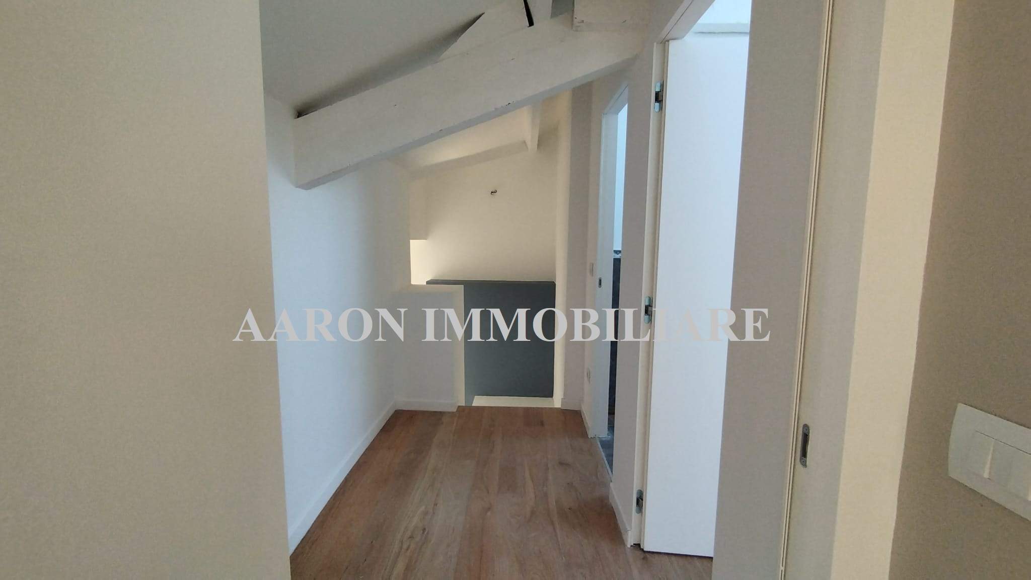 Sanremo, centralissimo, trilocale duplex su due livelli, ristrutturato.