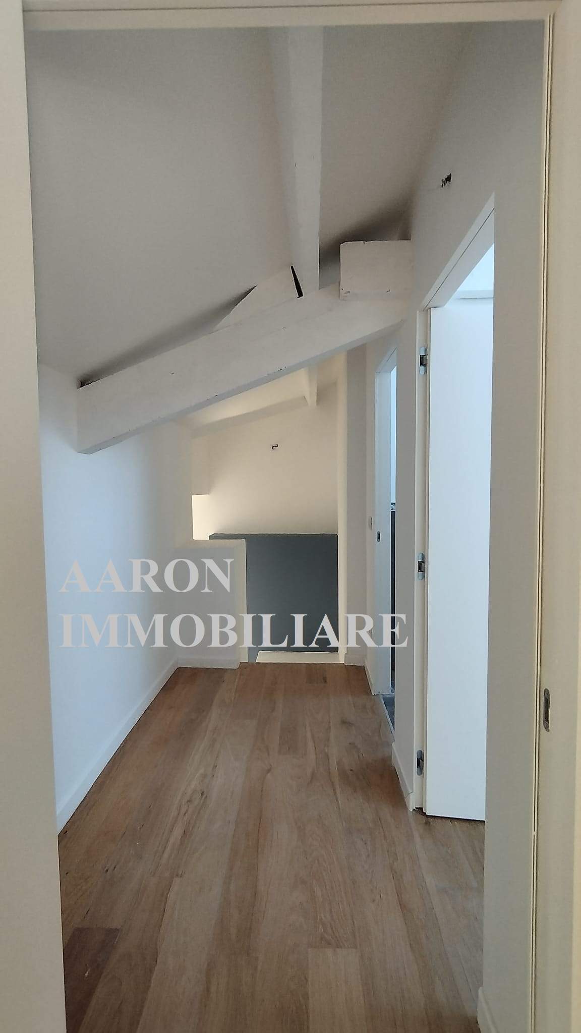 Sanremo, centralissimo, trilocale duplex su due livelli, ristrutturato.