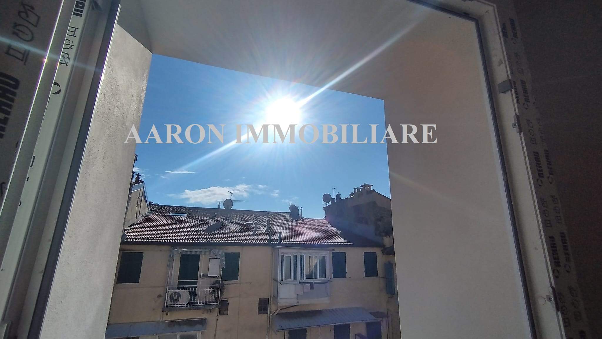 Sanremo, centralissimo, trilocale duplex su due livelli, ristrutturato.