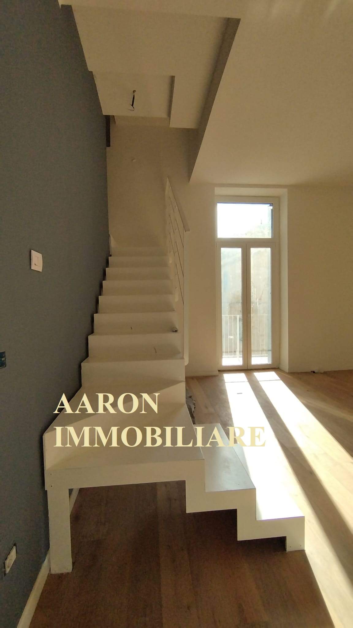 Sanremo, centralissimo, trilocale duplex su due livelli, ristrutturato.