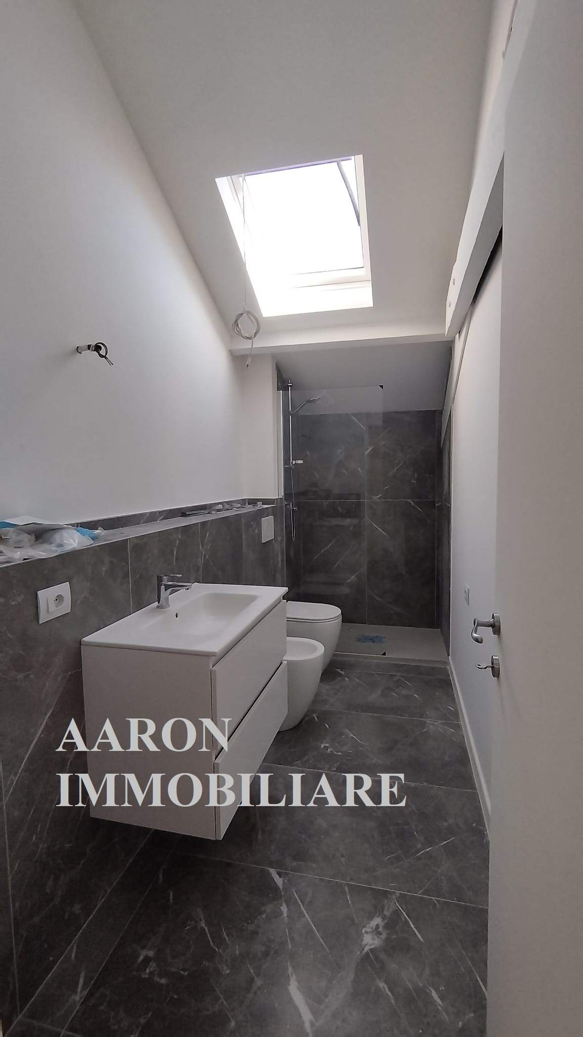 Sanremo, centralissimo, trilocale duplex su due livelli, ristrutturato.