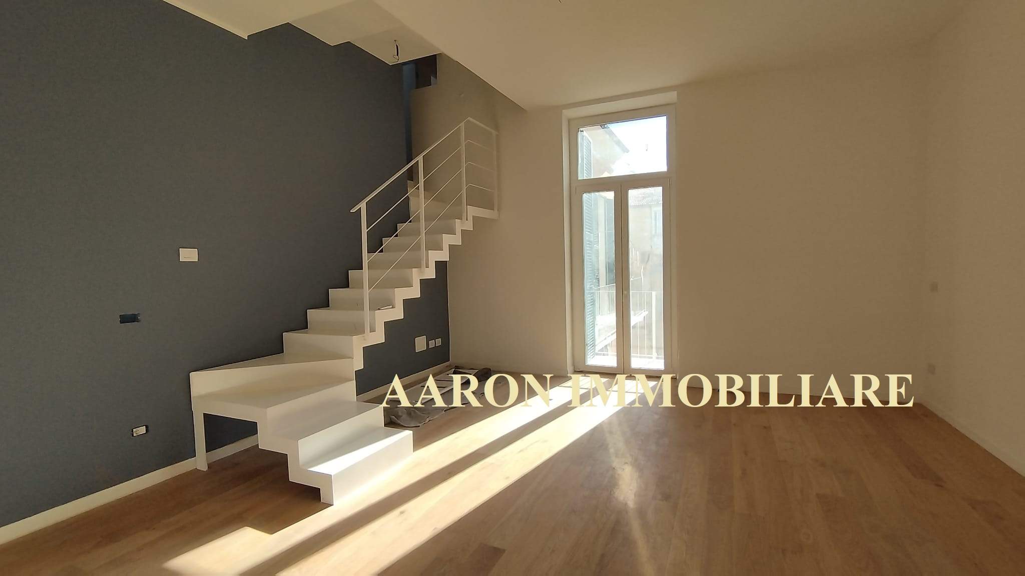 Sanremo, centralissimo, trilocale duplex su due livelli, ristrutturato.