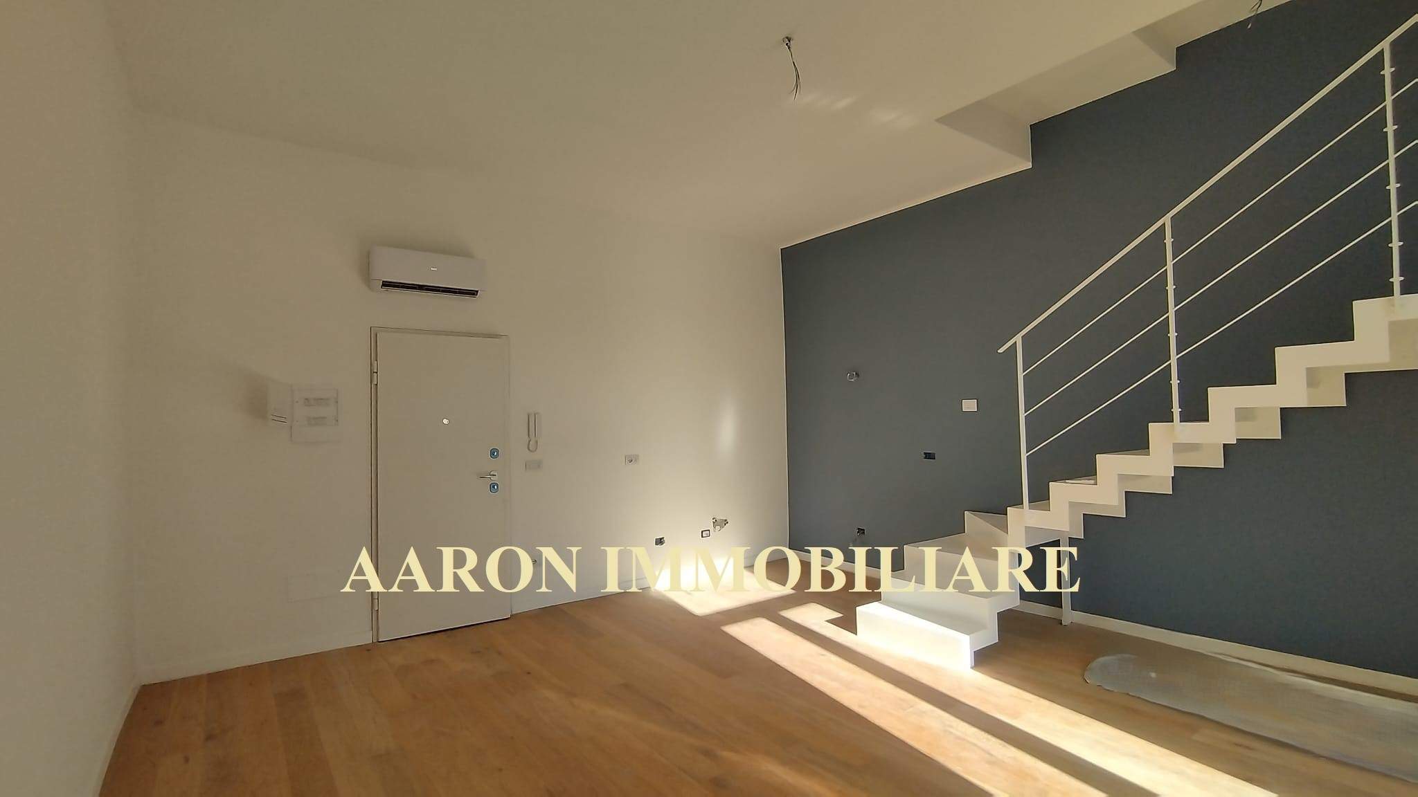 Sanremo, centralissimo, trilocale duplex su due livelli, ristrutturato.