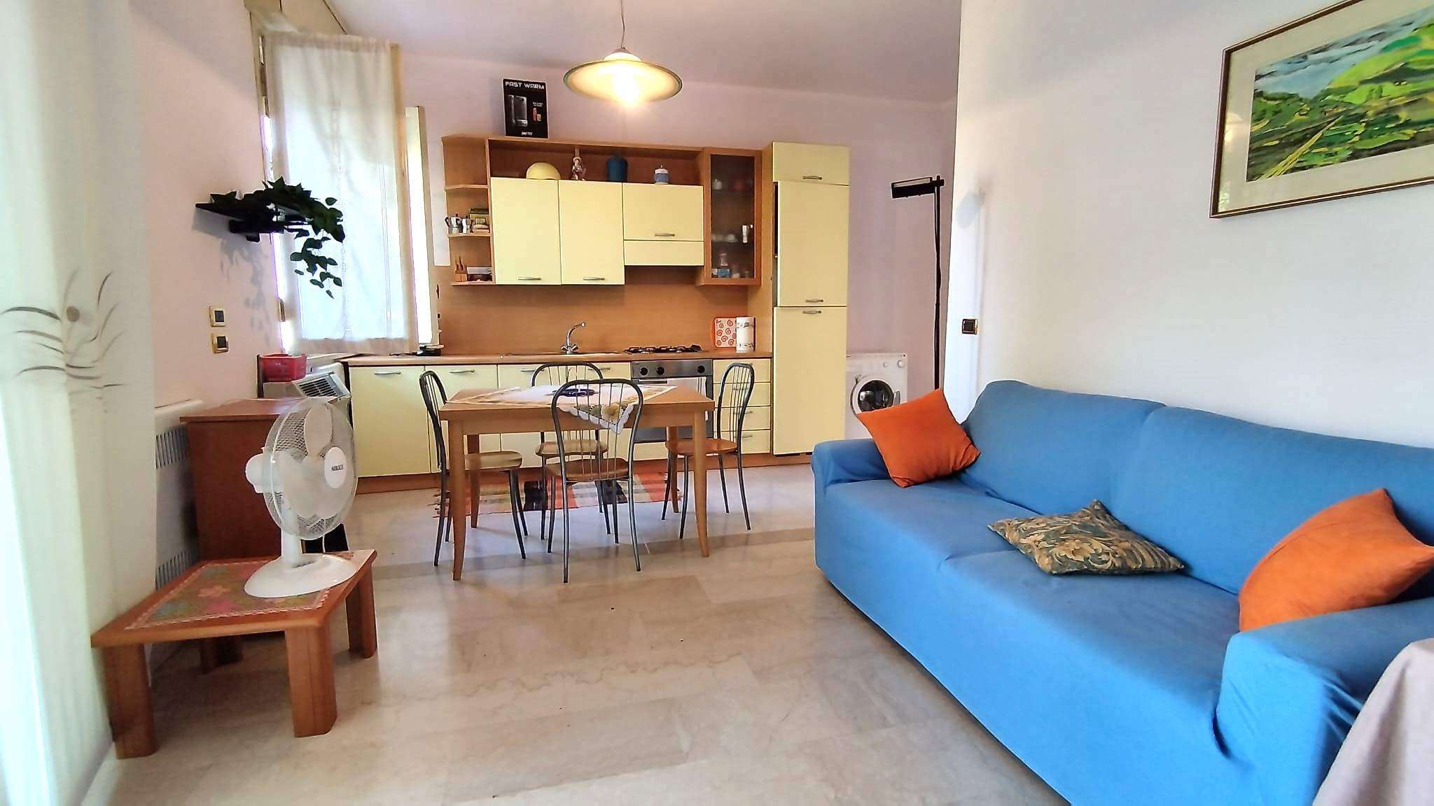 Sanremo, zona Foce, in contesto residenziale, bilocale con piscina e box auto