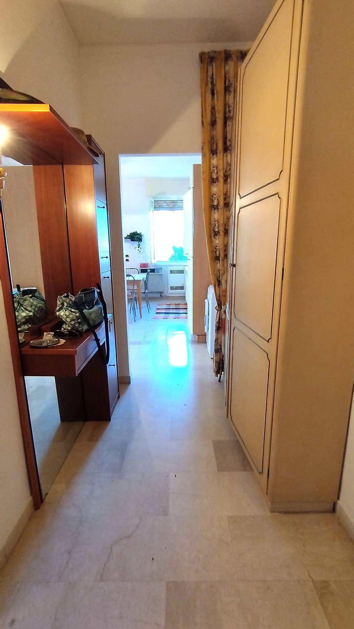 Sanremo, zona Foce, in contesto residenziale, bilocale con piscina e box auto