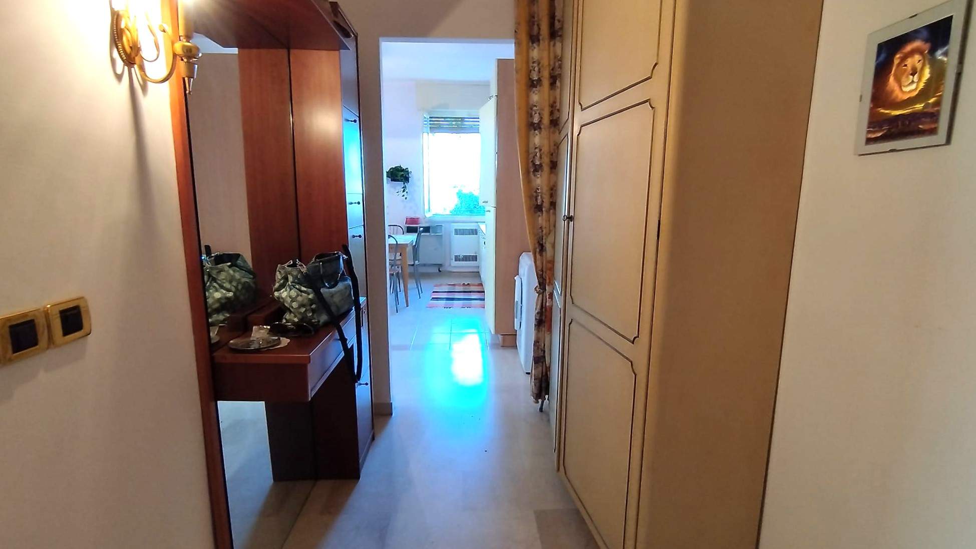 Sanremo, zona Foce, in contesto residenziale, bilocale con piscina e box auto