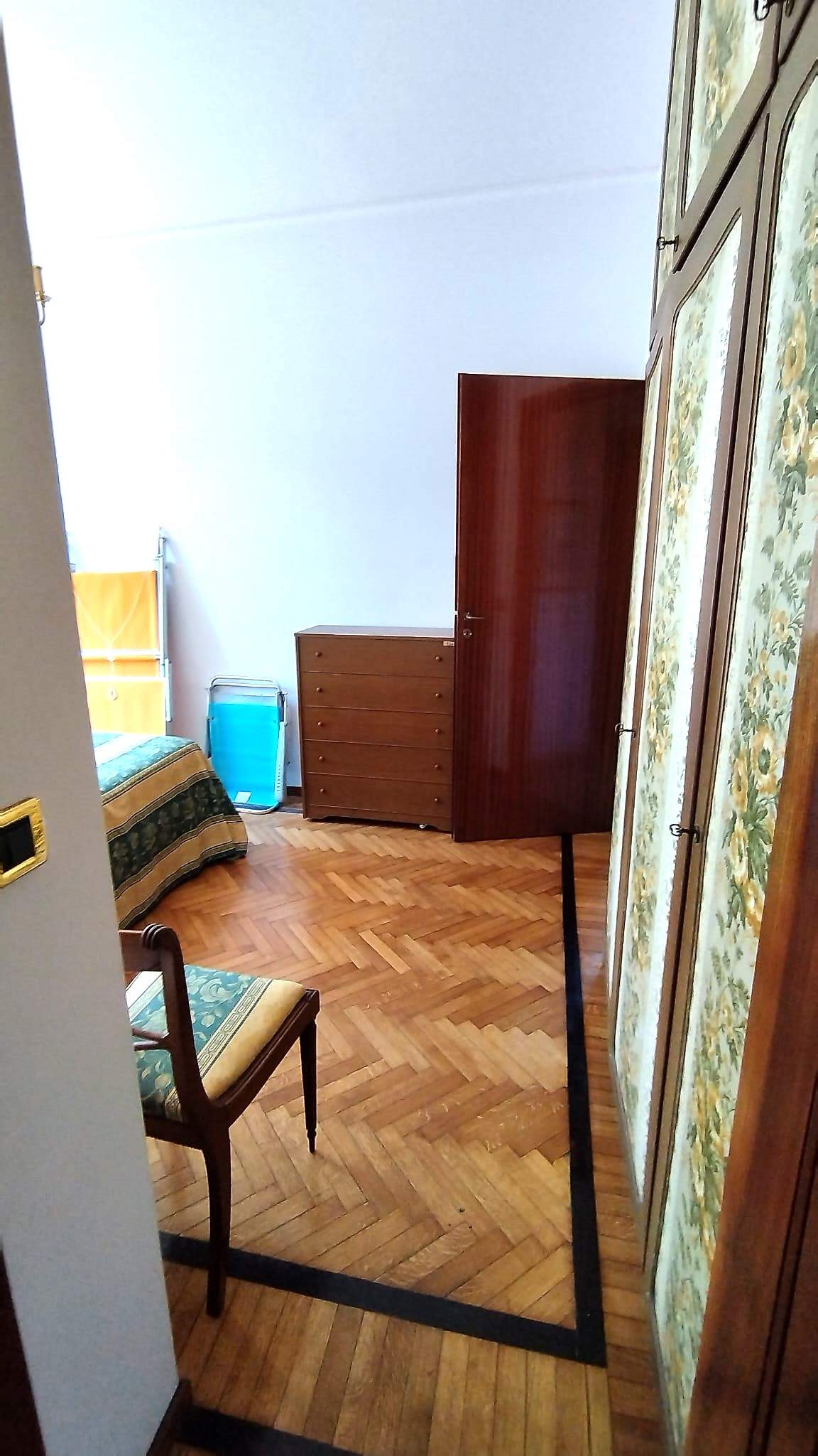 Sanremo, zona Foce, in contesto residenziale, bilocale con piscina e box auto