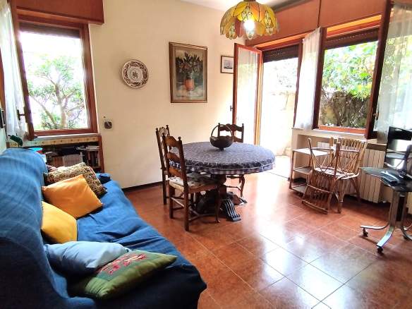 Sanremo, zona Foce, Grazioso Bilocale con Giardino Privato e Box auto