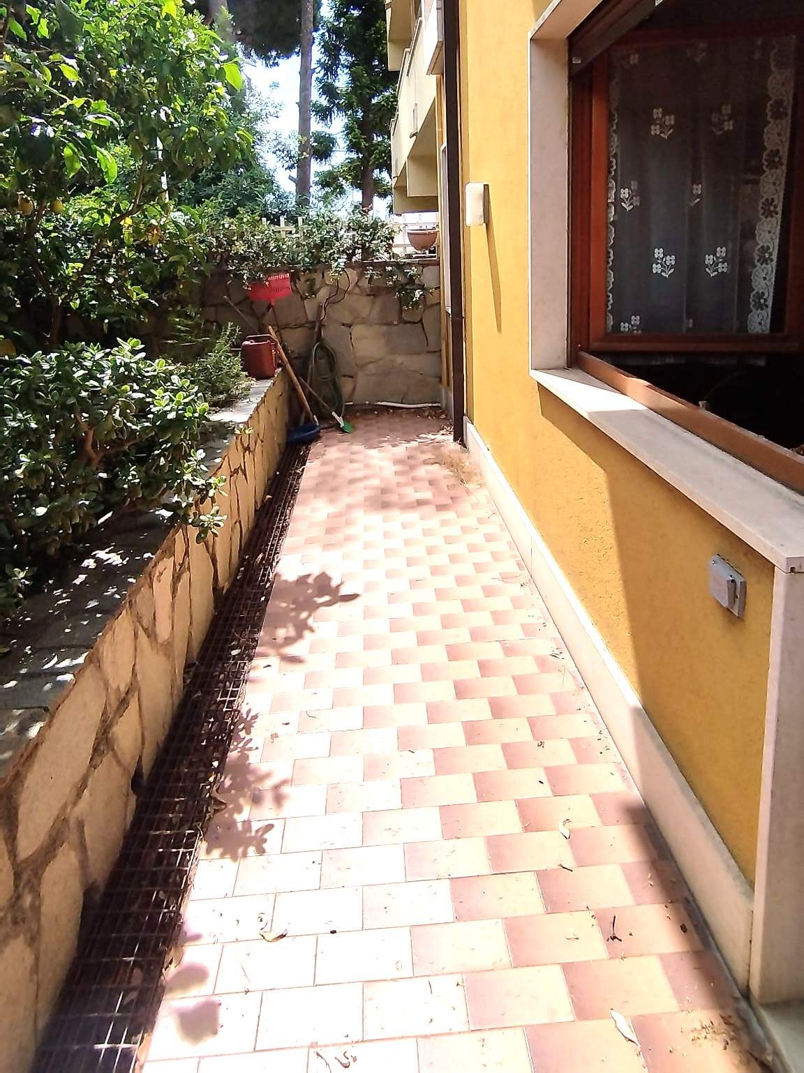 Sanremo, zona Foce, Grazioso Bilocale con Giardino Privato e Box auto