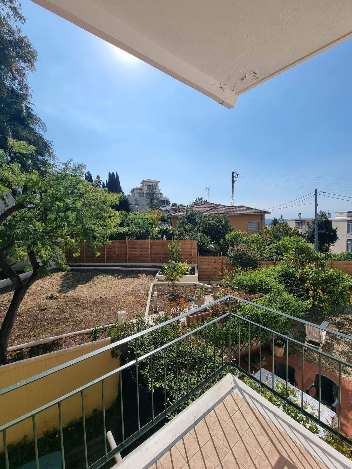 Sanremo, Zona Foce – Trilocale ristrutturato in Corso degli Inglesi (traversa), con balconata e cantina