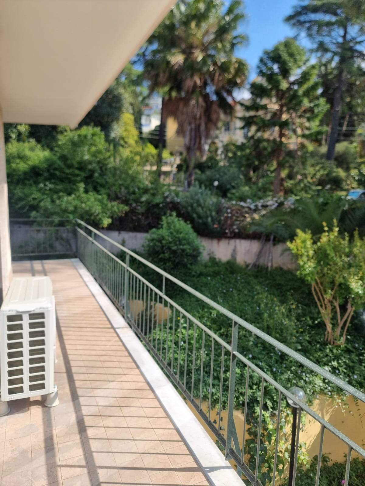 Sanremo, Zona Foce – Trilocale ristrutturato in Corso degli Inglesi (traversa), con balconata e cantina